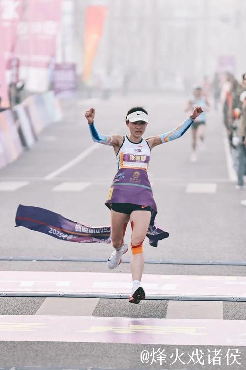 张德顺创中国女子10公里路跑最佳纪录