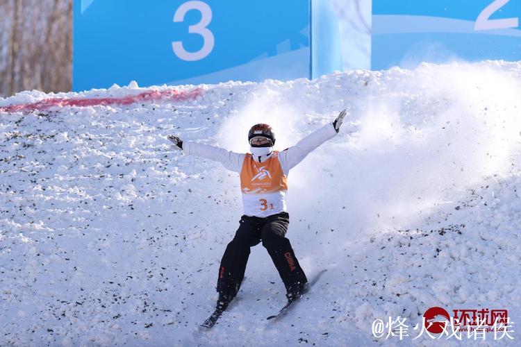 世界杯崇礼站：中国自由式滑雪空中技巧队豪取三金